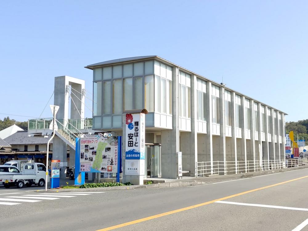輝るぽーと安田・土佐の元気市